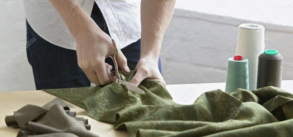 depositphotos_33887851-stock-photo-tailor-cutting-fabric depositphotos_33887851-stock-photo-tailor-cutting-fabric